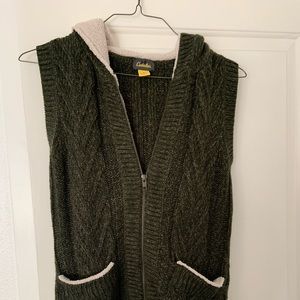 Cabela’s women’s vest, new